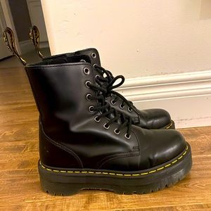 Dr. Martin Jadon Platform boots in amazing condition.